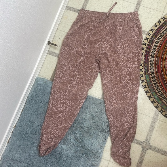 Thread and Supply Pink Cheetah Joggers sz Medium - Picture 1 of 8